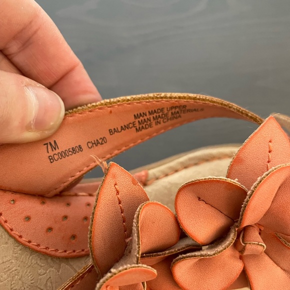 B.O.C. - NWOT Flower Thong Sandals - Picture 5 of 5